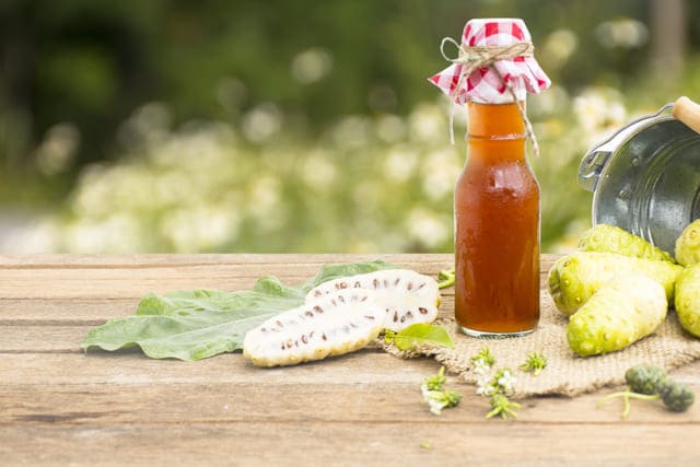 Cómo hacer jugo de noni